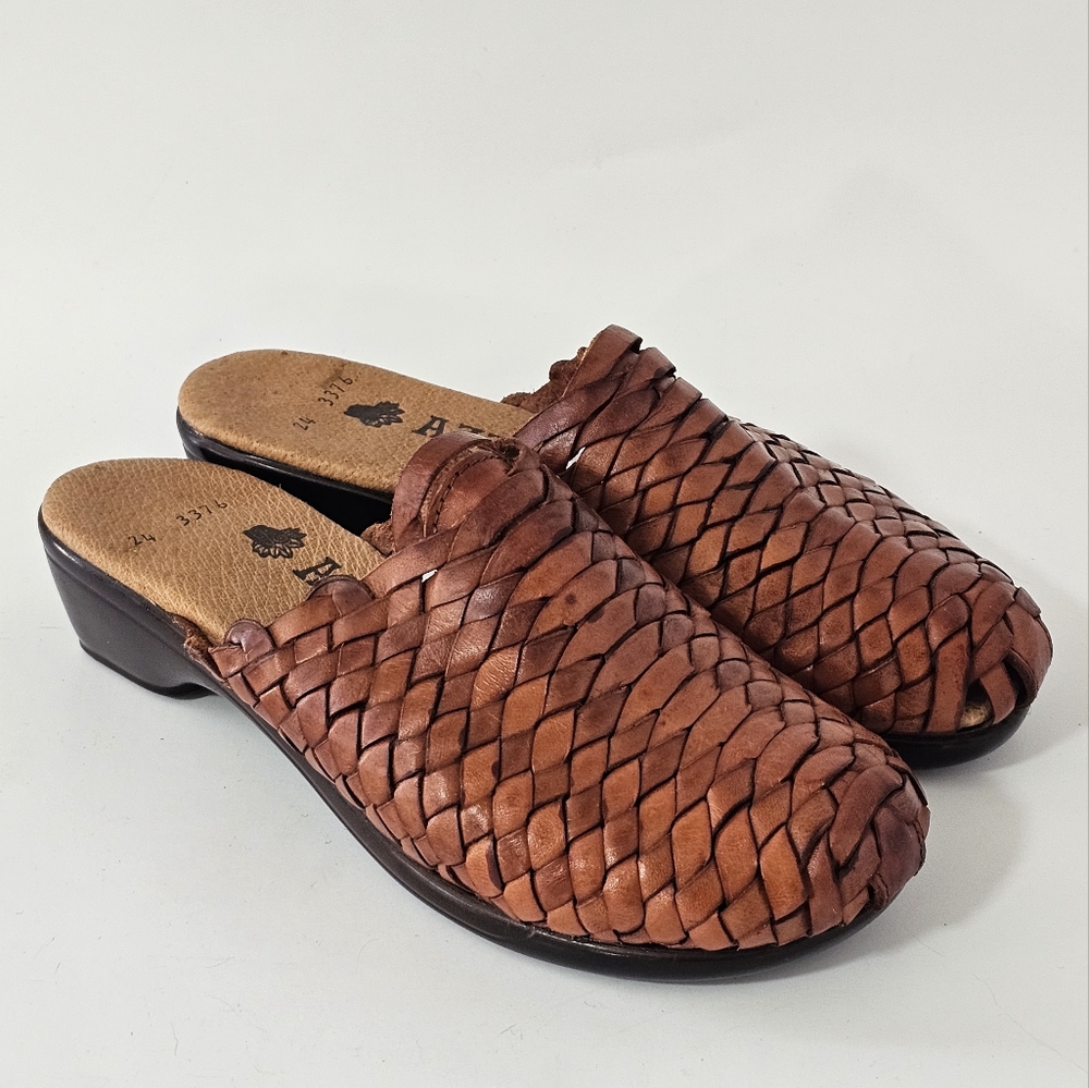 Woven Leather Mule Clogs in Brown - Comfortable Slip-On